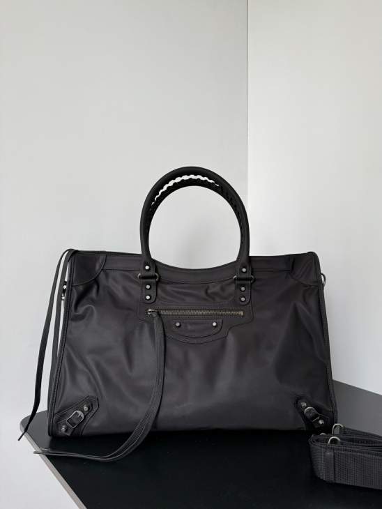 Picture of Balenciaga Handbags _SKUfw224475502fw